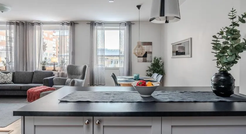 Guestly Homes - 3BR City Charm - Image 1