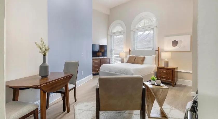 Landing Spectacular Studio in Downtown New Haven - Image 1