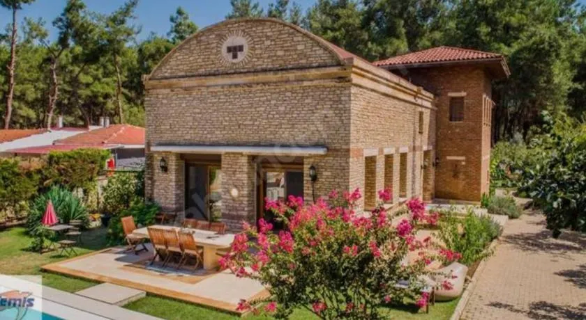Ultra Lüx Tarihi Villa - Image 1
