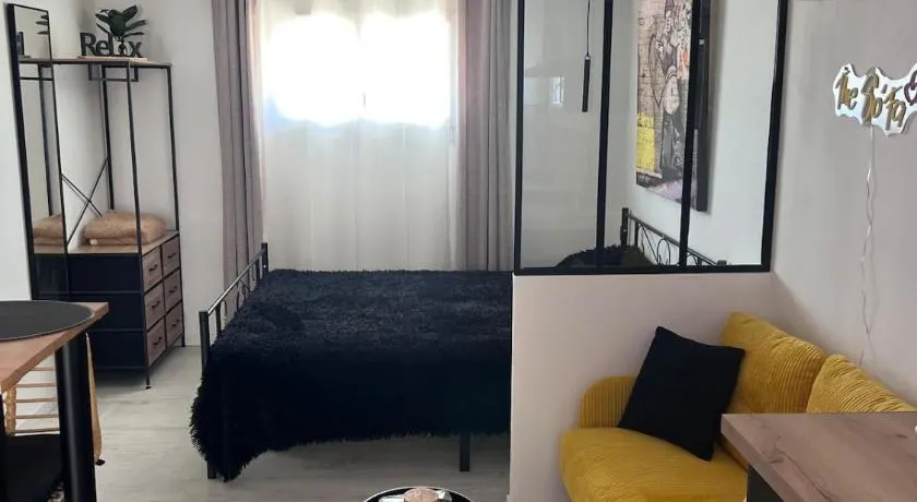 Le Sofa - Image 1