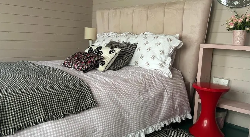 The Dairy stylish chalet for 2 opp the beach 1 minute walk - Image 1