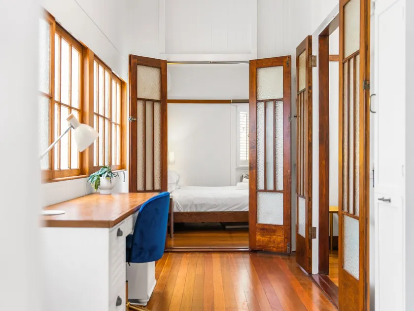 Family-Friendly Home in Vibrant West End - Image 1