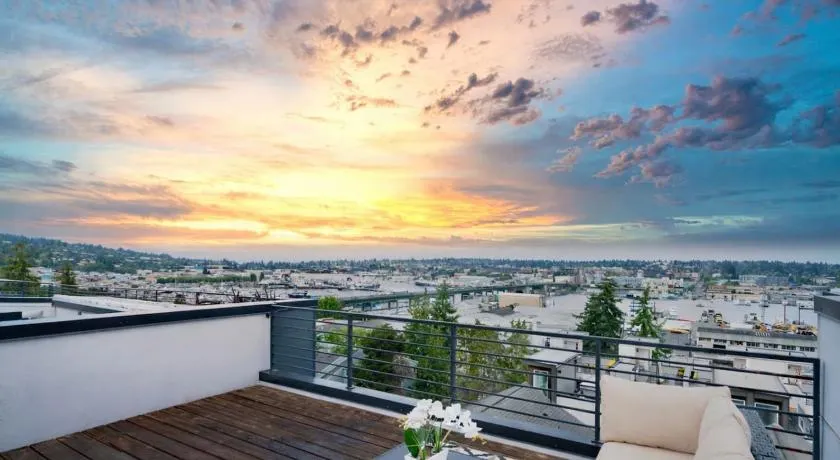 3BR Queen Anne House with Rooftop access - Image 1