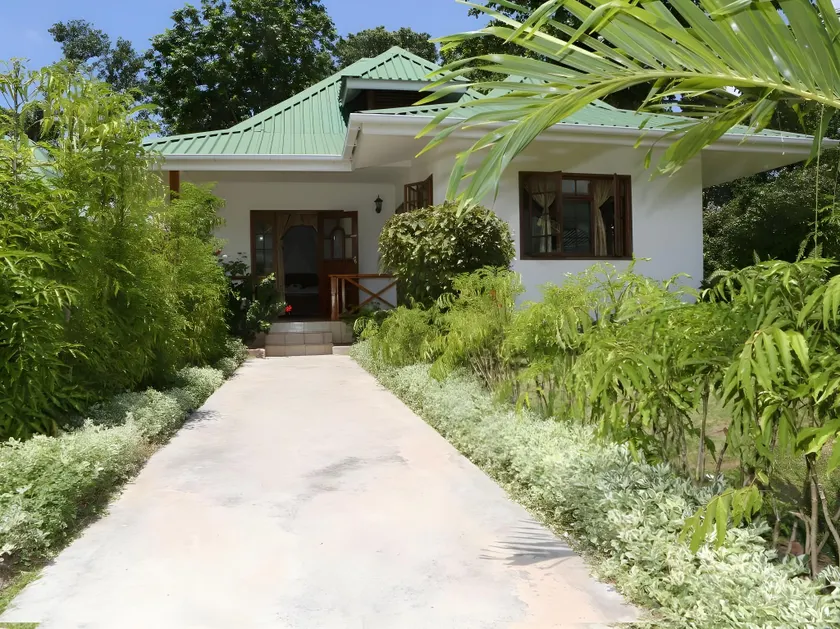 Le Surmer Self Catering Chalets - Image 1