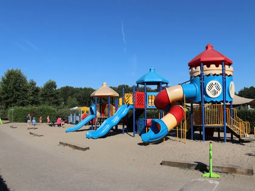 Tente avec piscine chauffée et terrasse - Image 1