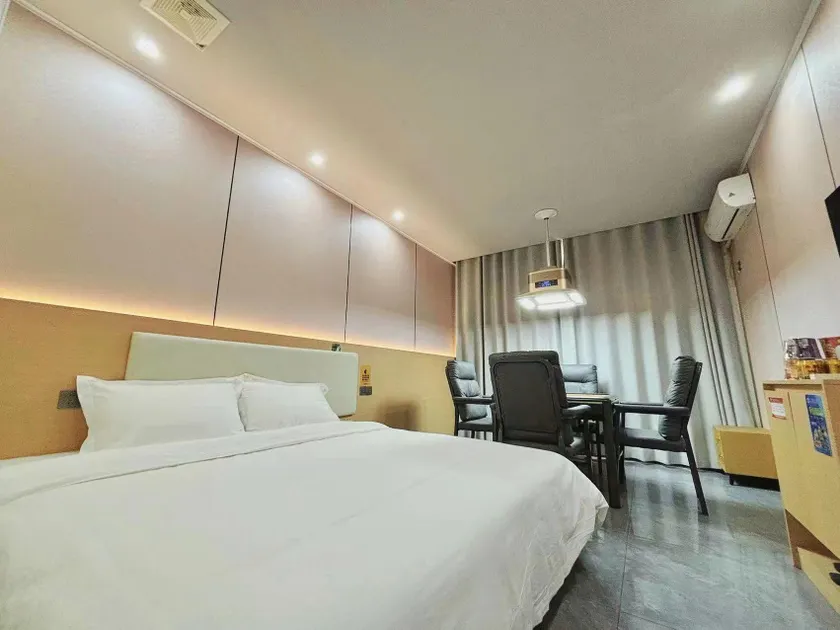 Nazha Grand Hotel - Image 1