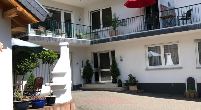 Wein und Gästehaus Hüls - Image 1