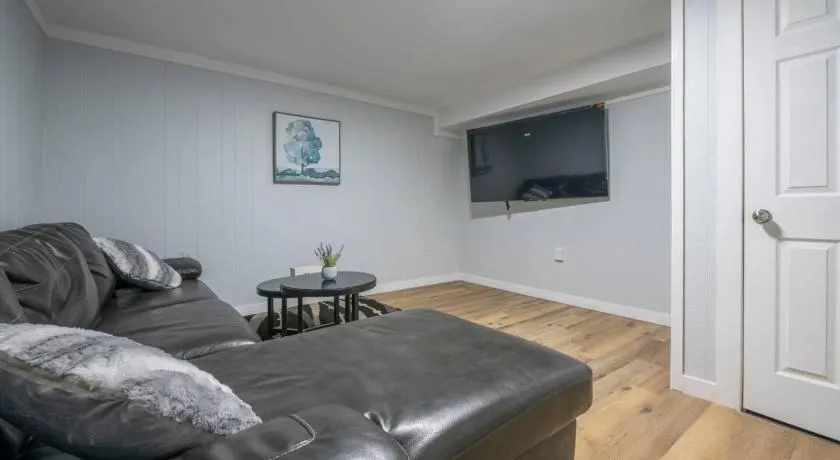 1BR Suite Near YYC Airport and Downtown 4408 DN - Image 1