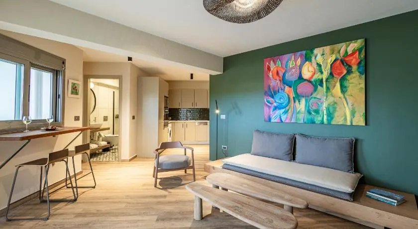 Boutique Saline Apartments - Green - Image 1