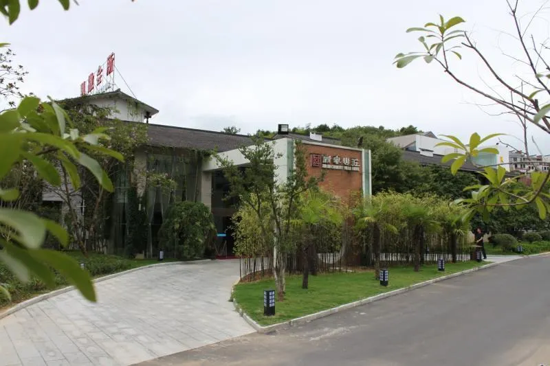Huangshan Xin'an Country Villa - Image 1