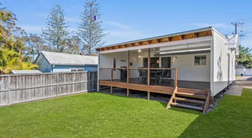 Blue Bay 3BR Beachside Coastal Escape - Image 1