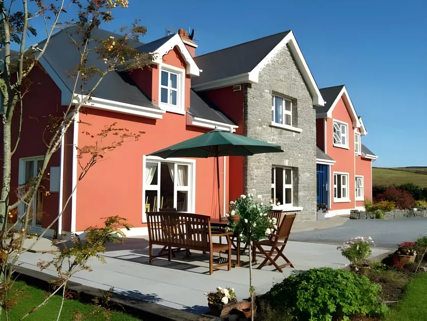 Greenlawn Lodge - Image 1