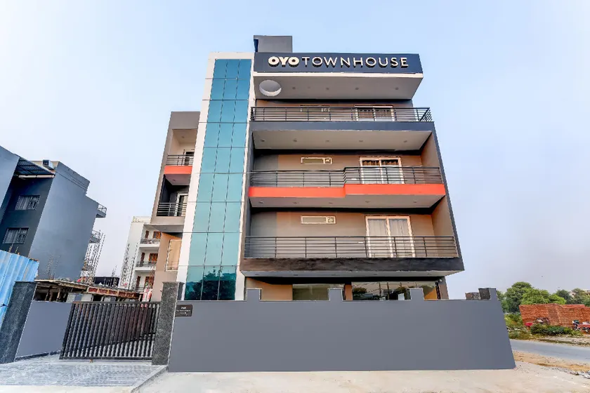 Oyo Townhouse 107 Artemis hospital sector 52 - Image 1