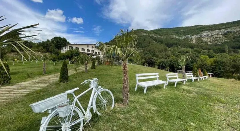 Family hotel Borovitsa - Image 1
