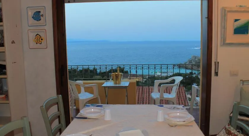 Girasole sul mare ,sea view new kitchen with dishwasher , air conditioning, garage moto, 200 m from centre, 300 m from beach ,wifi, CIN - Image 1
