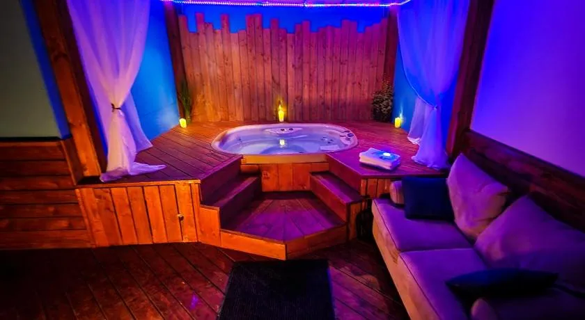 Petit studio très intime, avec spa intérieur au coeur de Shawinigan - Image 1