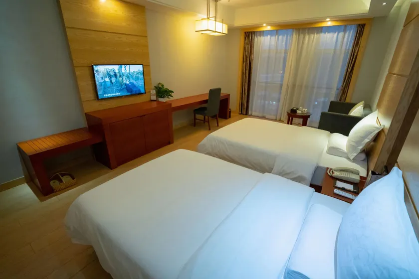 Zijin Tongye Hotel - Image 1