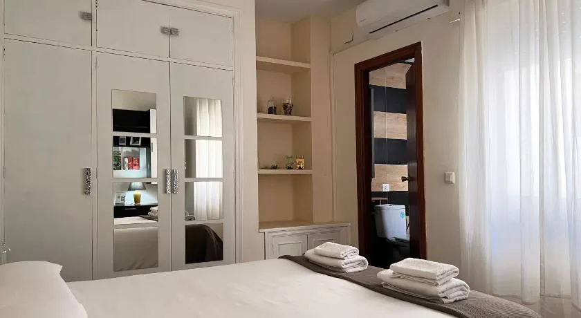 Apartment Wall Center - Aloha Sevilla - Image 1