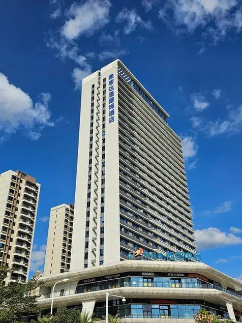 Danzhou Summer Plaza Maikeda Wyndham Hotel - Image 1