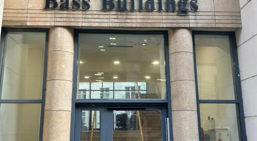 New prime 2 bed 2 bathroom spacious city center apartment with free secure parking - Image 1
