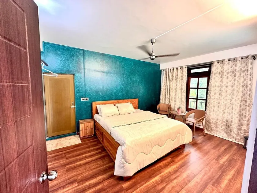 Ri Tngen - Lake View Deluxe Room - Image 1
