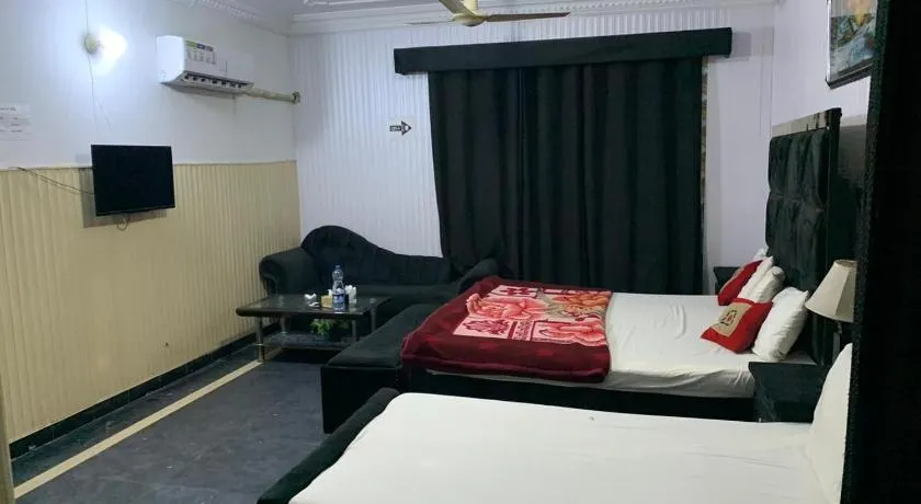 Hotel Paradise Plus - Image 1