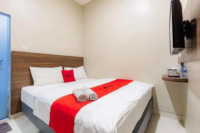 RedDoorz near Taman Palem - Image 1