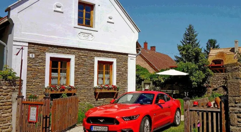 B B Guesthouse TIHANY - Image 1