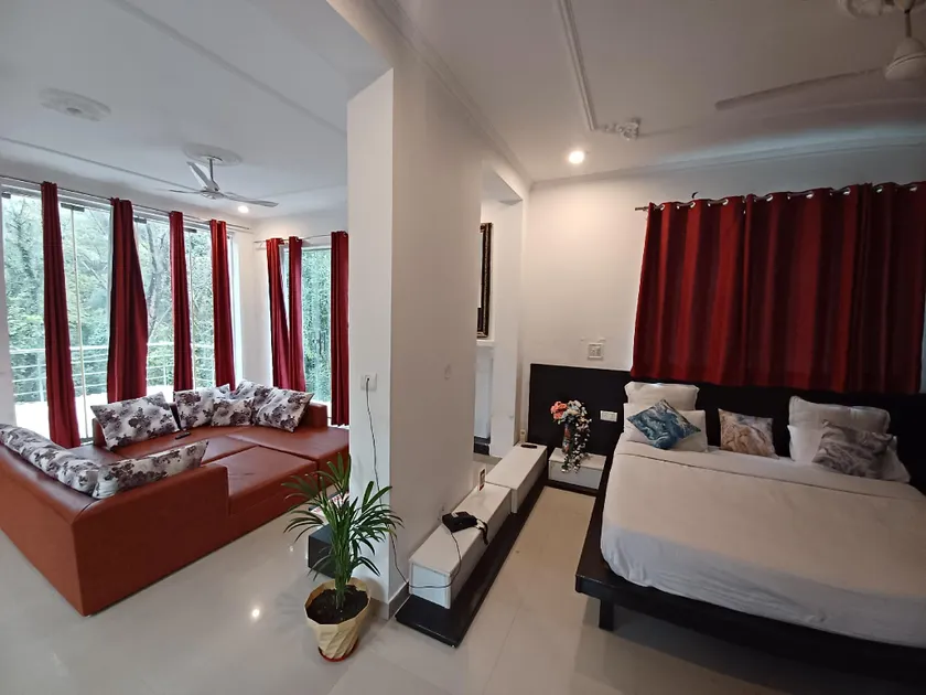 MIDWOOD BREEZE BED & BREAKFAST - Image 1