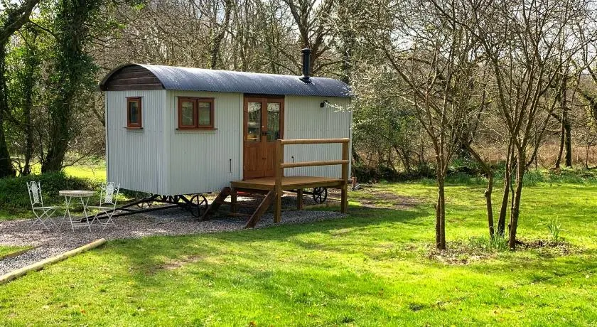 Lilliput - Delightful 1-bedroom shepherd's hut - Image 1
