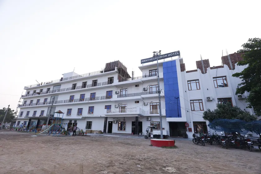 New Awadhesh Singh Hotel - Image 1