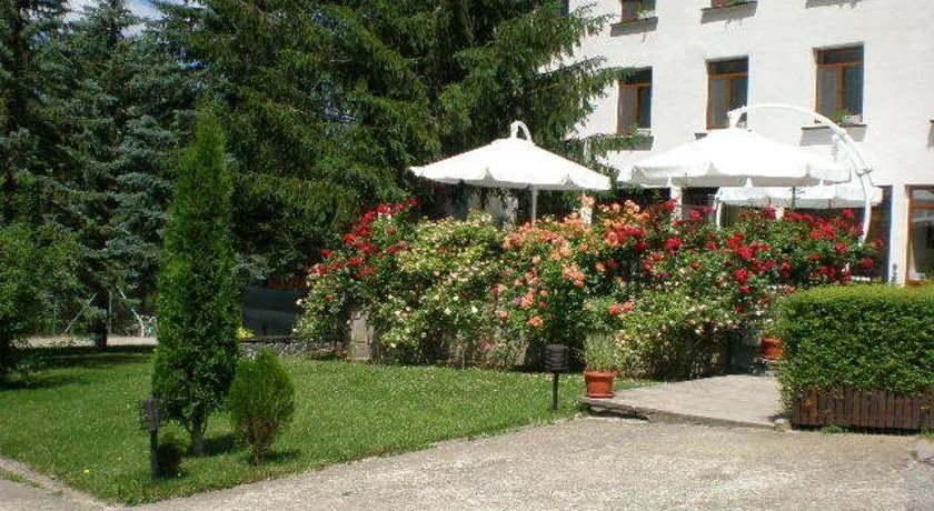 Hotel Perfect - Image 1
