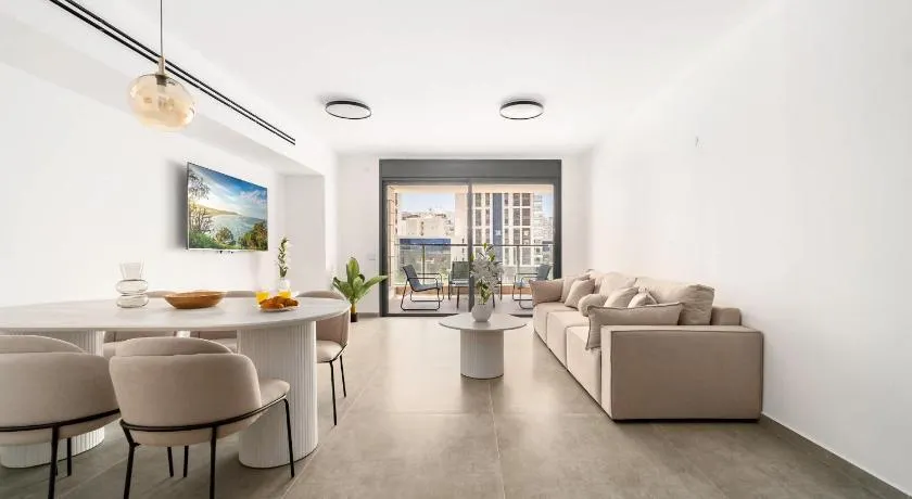 Modern 4BR Apt l Balcony l Mamad l Bldg Renovation - Image 1