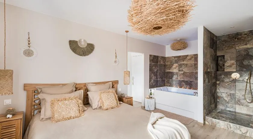 Suite balnéo Bali Saint-Étienne - Image 1
