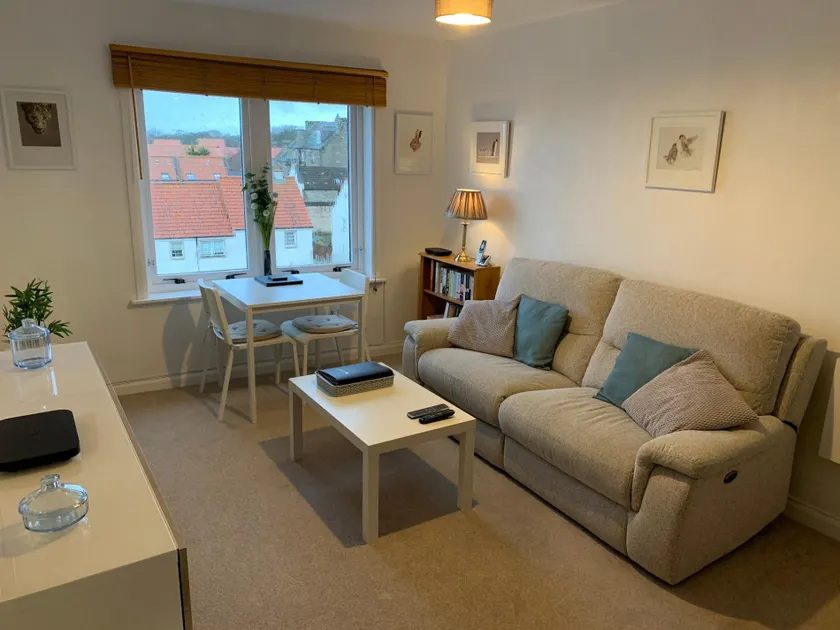 Superb One Bedroom Getaway in Dysart Kirkcaldy - Image 1