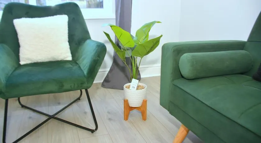 Tranquil Stays at 3 bedroom House in Dagenham - Image 1