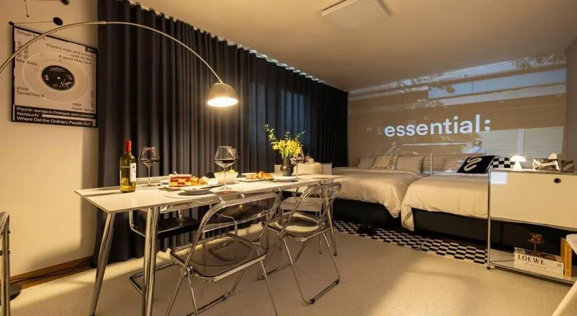 Luxury Gallery Stay - Image 1