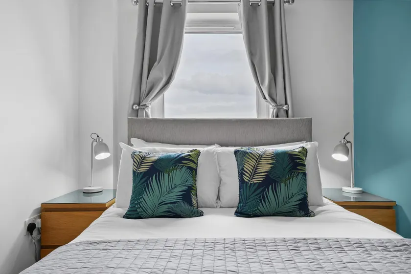 The Pinnacle by Cotels - CENTRAL LOCATION, PARKING, FIBRE WIFI, SMART TV, FULLY EQUIPPED KITCHEN - Image 1