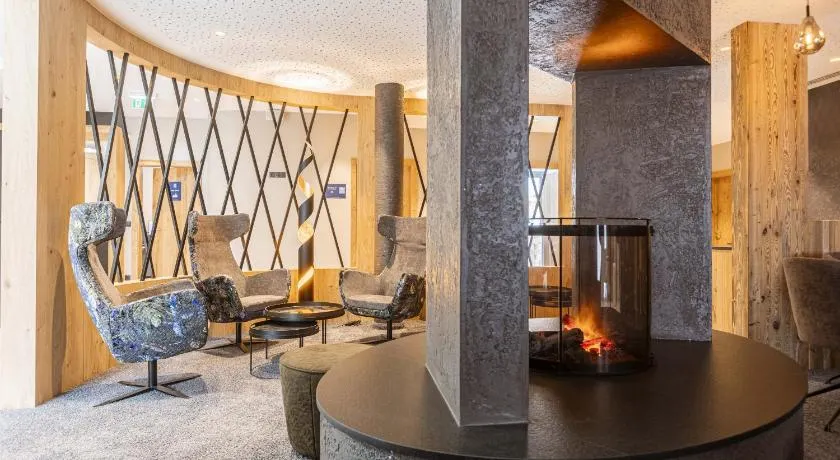 Zillertal Suites Fügen by ALPS RESORTS - Image 1