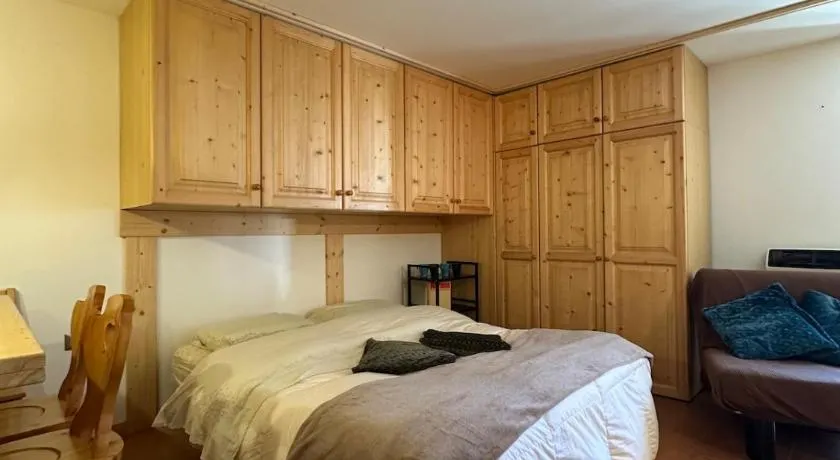 Wood Peak Apartment - Image 1