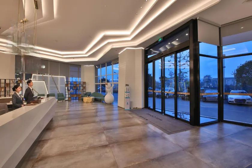 Yibin moon Peninsula Light Hotel(University City & Exhibition Center) - Image 1