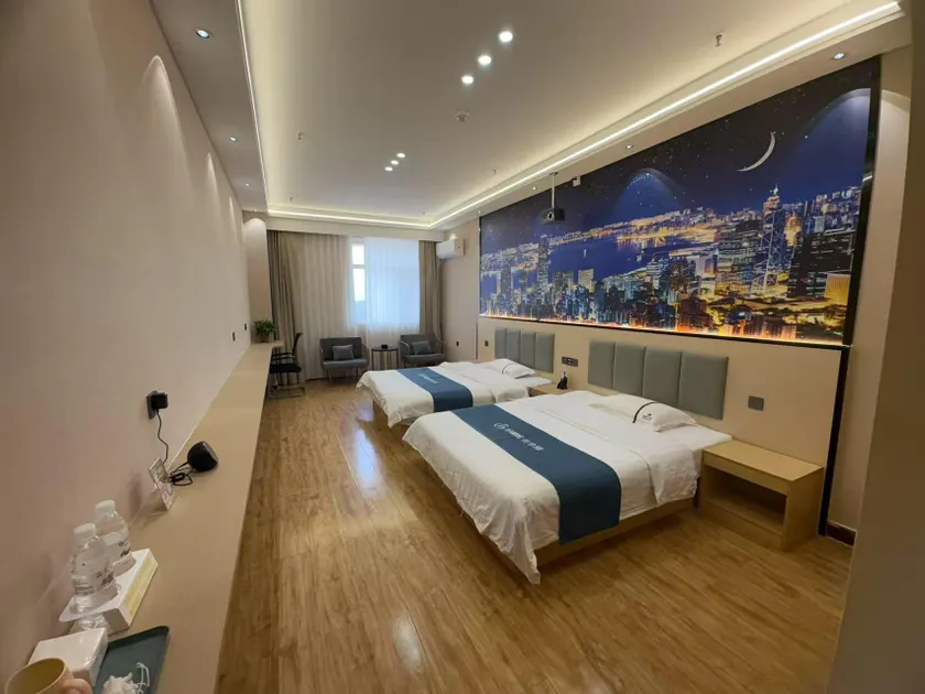Home Inn - Huayi Hotel - Dezhou Pingyuandebaijin Street - Image 1