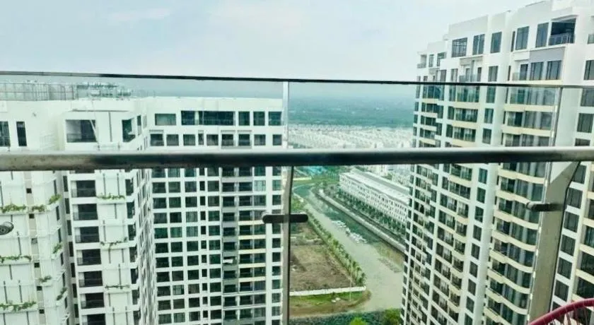 iLake Home's Grand Park - Image 1