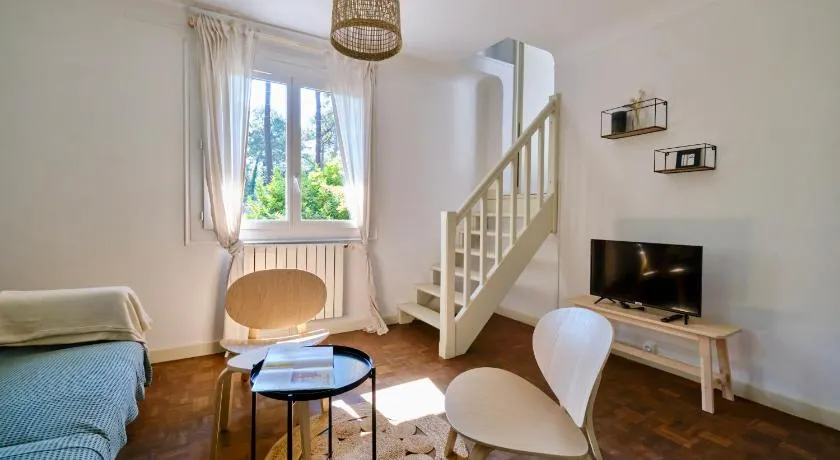 Clemence Green, Villa Hostal Naou Hossegor- wifi - sauna - salle de sport - netflix - Image 1