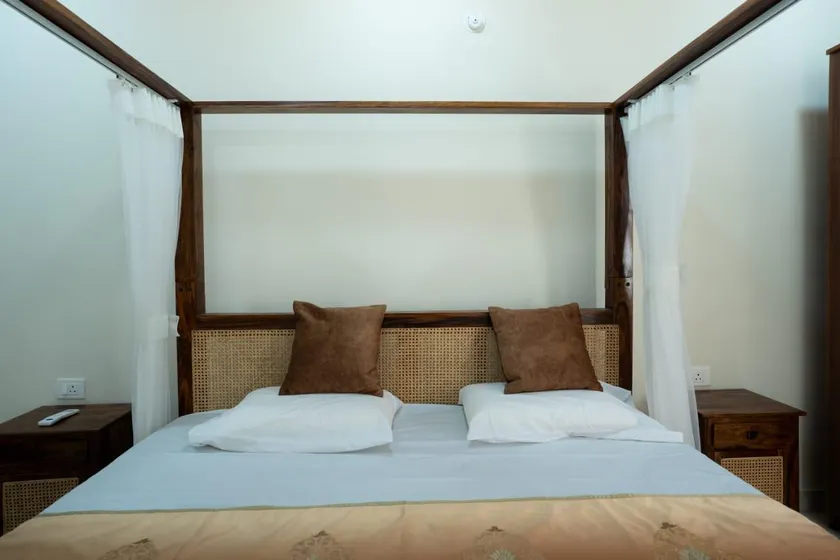 Le Penguin Serviced Apartments - Image 1
