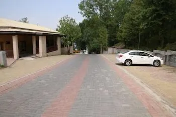 Chinar Family Resort - Image 1