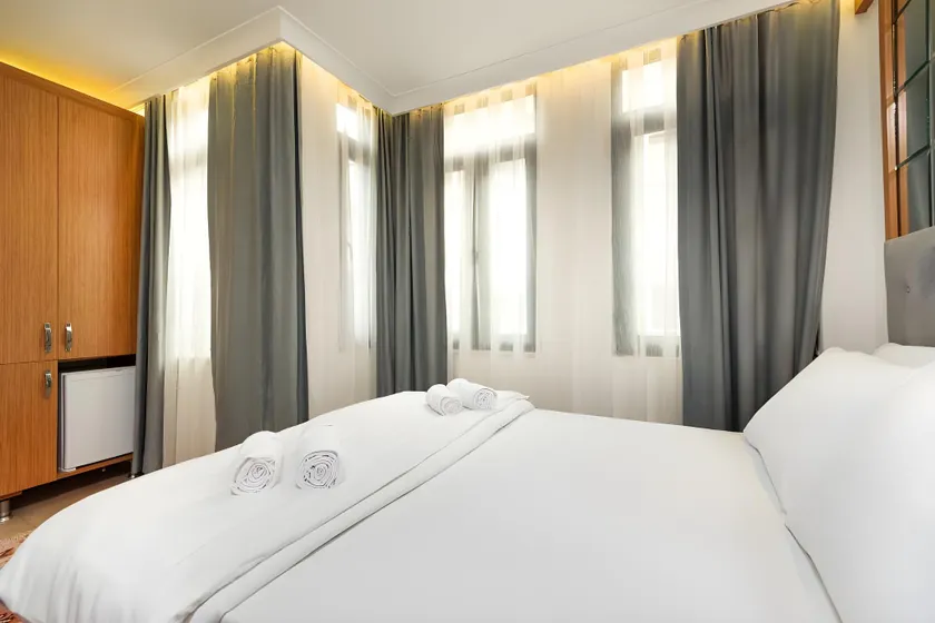 Seven Rooms Oldcity Hotel - Image 1