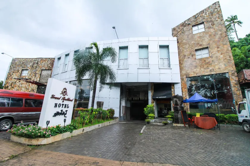 Grand Rockland Hotel - Image 1