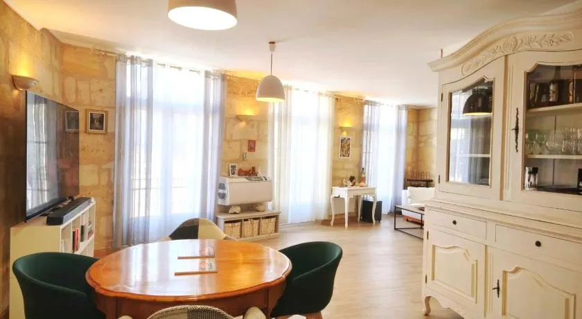 Grand appartement 80m2 à 100m de la Gare Saint Jean - Image 1
