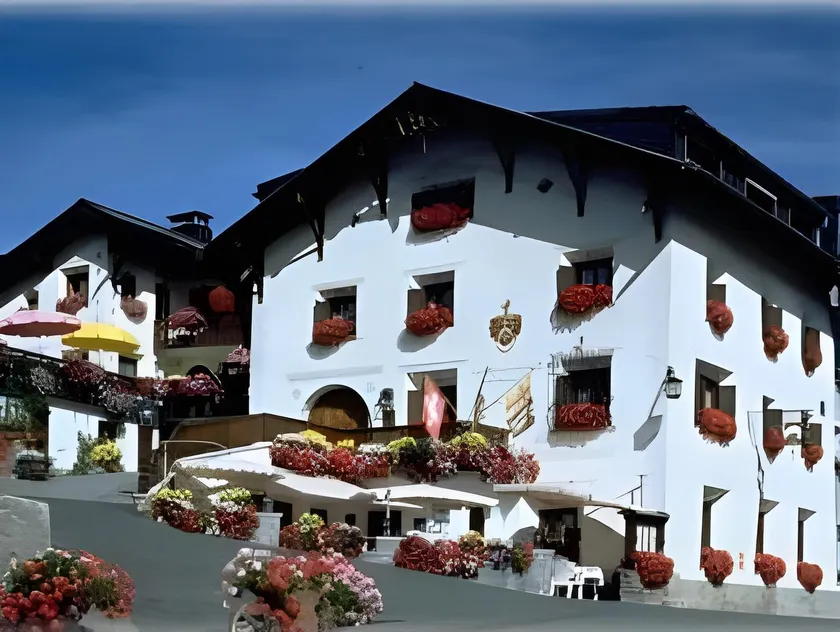 Relais & Châteaux Schlosshotel Chastè - Scuol Tarasp - Image 1